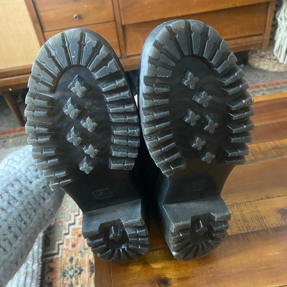 Women’s Doc Martens - Picture 9 of 9